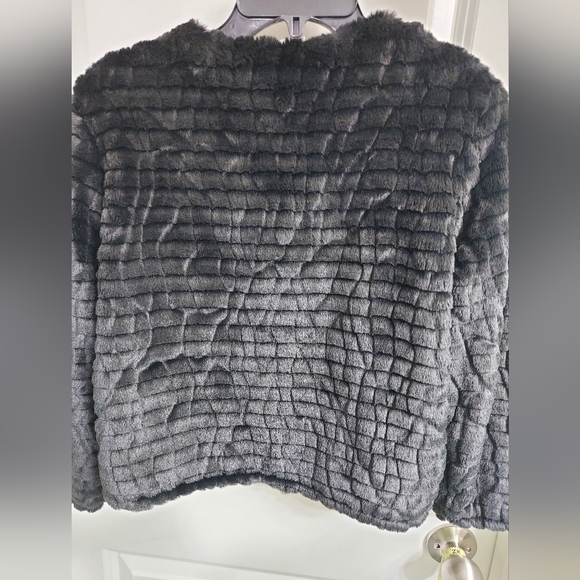 EUC Women's Calvin Klein Faux Fur Shrug, M - Picture 6 of 6